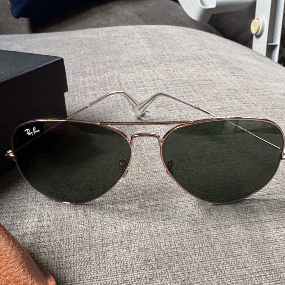 Ray-Ban Aviator Sunglasses with Gold Frame and Dark Green Lenses